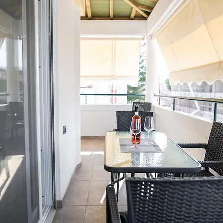 Blue Angel 2 Bedroom With Sea View *