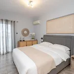 Апартаменти Blue Angel 2 Bedroom With Sea View *